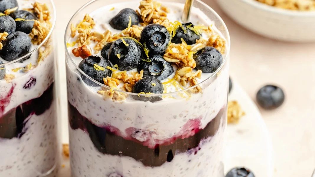 Parfait yến mạch ngâm qua đêm vị việt quất và chanh BC